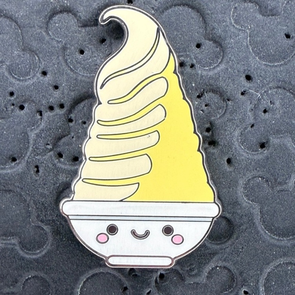 Disney parks kingdom of cute series 1 Jerrod Maruyama dole whip trading pin